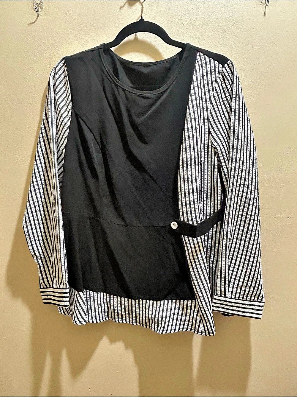 Striped Sleeve Tunic in Black & White Like New